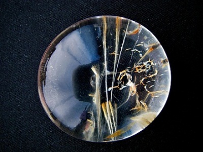 QU0027 QUARTZ แก้วพิรุณใหมฝนทอง พลิ้วของใหมเงิน ใหมทอง ผุดกลางก้อนแก้วสวยเป็นธรรมชาติ ขนาดแก้วใหญ่โต 39.35x41.21 mm.