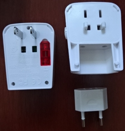 ปลั๊กต่อพ่วงเต้ารับนานาชาติ ฟุตบอล สโมสรน็อตติ้งแฮม ฟอเรสต์ - WORLD TRAVEL ADAPTER พร้อมช่องชาร์จ USB ตราสโมสร NFFC ใหม่ / NOTTINGHAM FOREST Football Club Universal Adapter - NFFC Logo WORLD TRAVEL ADAPTER with USB CHARGER NEW