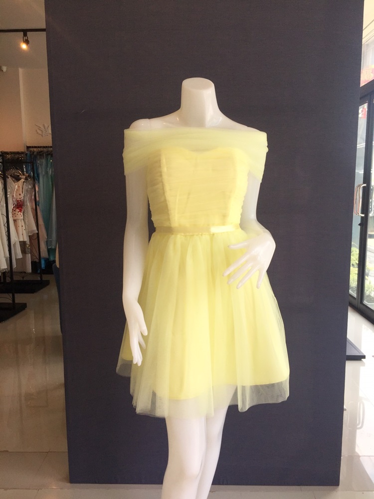 พร้อมส่ง ชุดราตรีสั้น เพื่อนเจ้าสาว แบบ A ผ้าแยกชิ้น ใส่แบบเกาะอก หรือ ปิดไหล่ก็ได้ สีเหลือง (จับสม๊อกด้านหลัง)