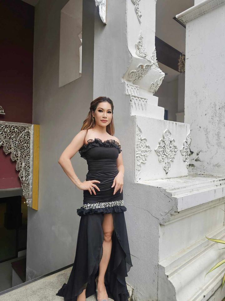 พร้อมเช่า ชุดเดรสสั้น เกาะอก สีดำ สุดเปรี้ยว ถอดหางปลาออกได้