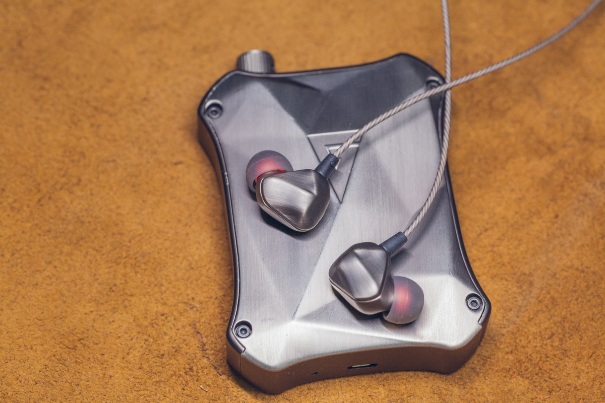 ขาย Auglamour F100 หูฟังบอดี้เหล็ก พร้อมไมค์ รองรับ Smart phone