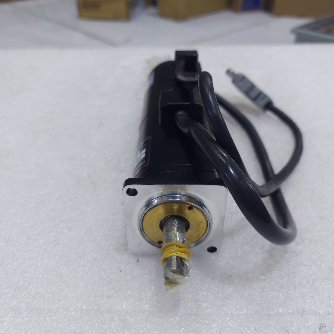 R88M-W10030H-BS1 SERVO MOTOR " OMRON "