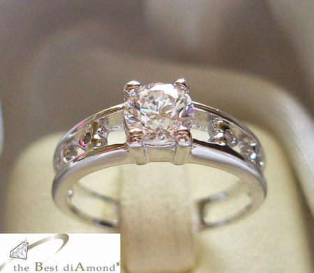 แหวนเดี่ยว เพชรกลม คลาสลิค ดีค่ะ น่ารักดีค่ะ เรียบเก๋ งานทองขาว 24 K 5 ไมครอน รหัส BR006 RD