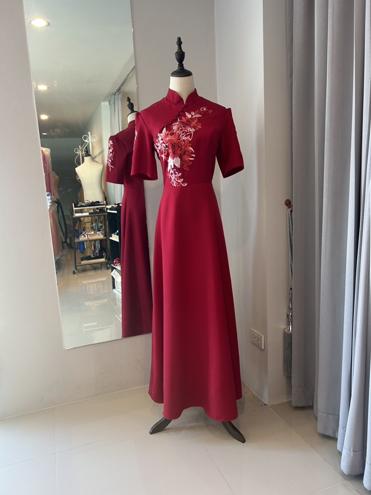 พร้อมส่ง กี่เพ้า สีแดง คอจีนแขนสั้น (XL)