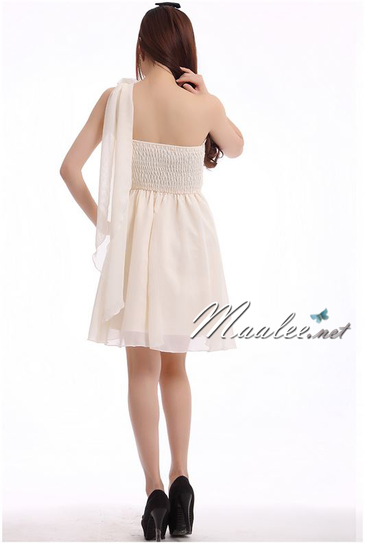 พร้อมส่ง ชุดเดรสสั้น เกาะอก ไหล่เดียว จับสม๊อกด้านหลัง สีครีม Champagne
