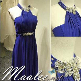 พร้อมเช่า ชุดราตรียาว แบบเกาะอก เพิ่มความเซ็กซี่สไตล์คล้องคอ โชว์หลัง ผ้าชีฟอง แต่งคริสตัลสวยหรู สีครีม