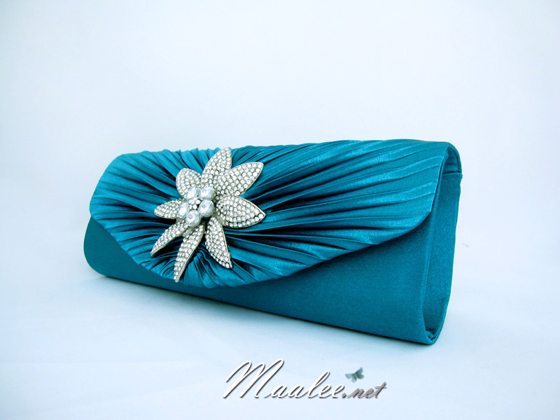 Sale พร้อมส่ง Evening Clutch กระเป๋าออกงาน ผ้าซาตินสีน้ำทะเล จับจีบ แต่งคริสตัลดอกไม้