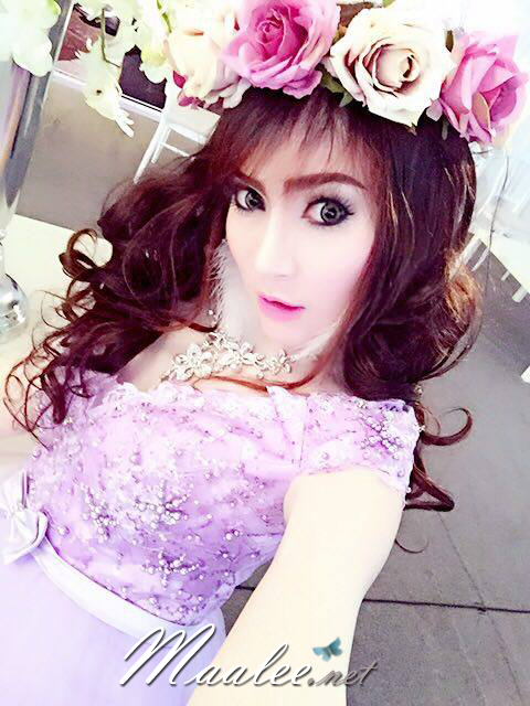 พร้อมส่ง ชุดราตรียาว แบบไหล่ปาด ช่วงอกแต่งเลื่อมปักมุกสวยหรู + โบว์ช่วงเอว กระโปรงตาข่ายนิ่ม สีม่วง (เชือกผูกหลัง)