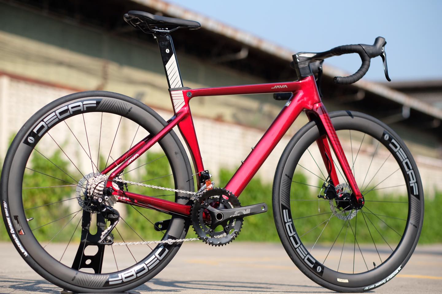 จักรยานเสือหมอบ JAVA SILURO 6 DISC ล้อ/แฮนด์/ตะเกียบ คาร์บอน ชุดขับ Shimano 22 Speed 105 mix Deca (2x11) ได้รับการรองรับมาตรฐาน 𝗨𝗖𝗜