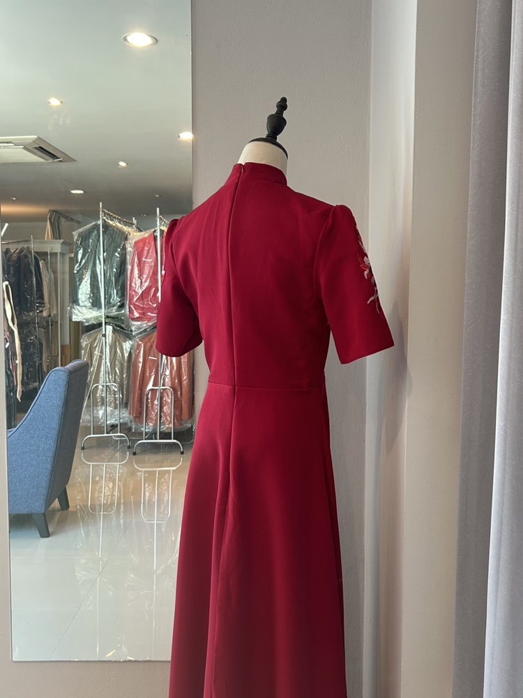 พร้อมส่ง กี่เพ้า สีแดง คอจีนแขนสั้น (XL)