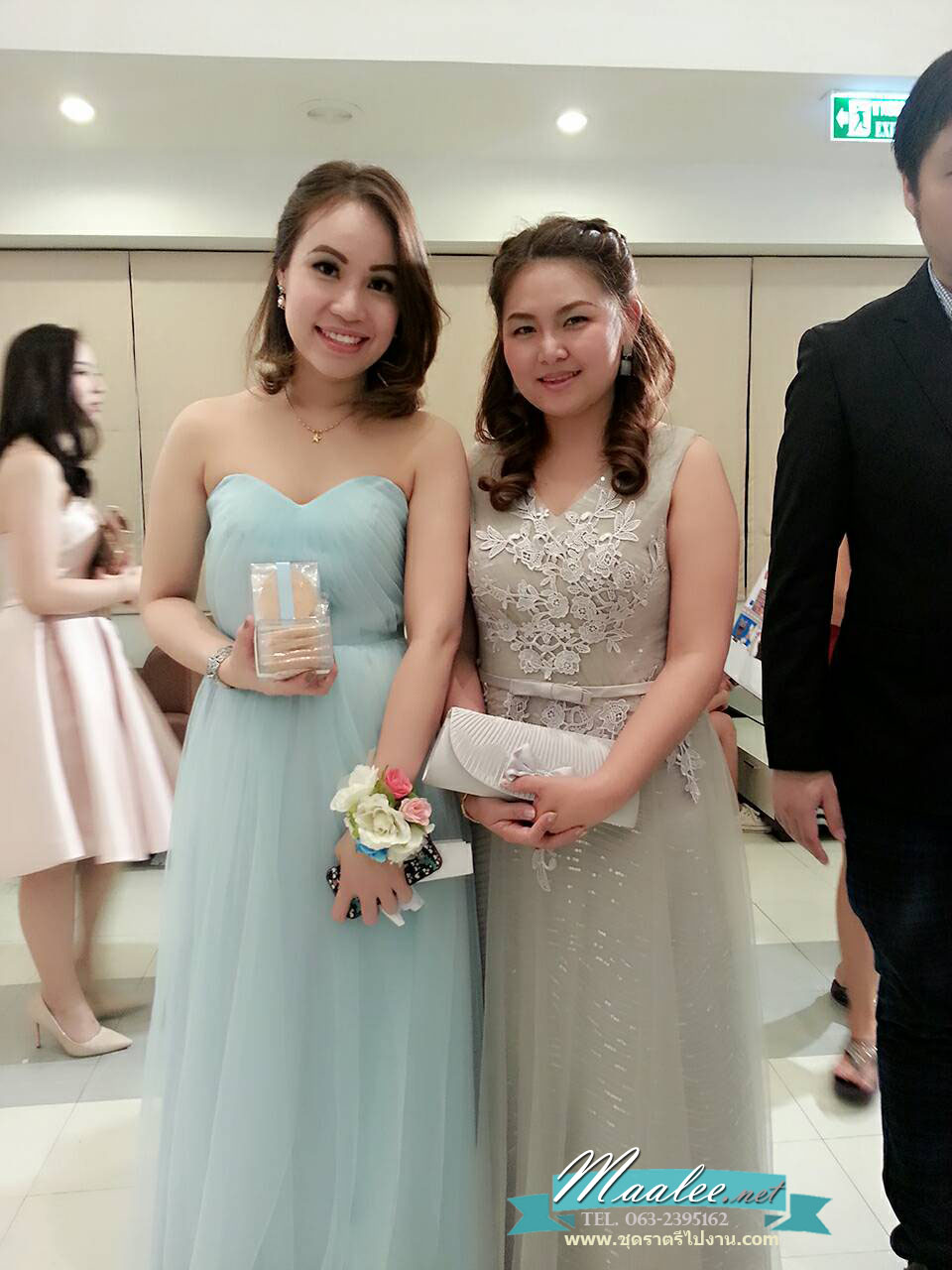 พร้อมเช่า ชุดราตรีสั้น แขนกุด สีเทา แต่งลายลูกไม้ ผ้าตาข่าย ข้างในปักเลื่อมสวย