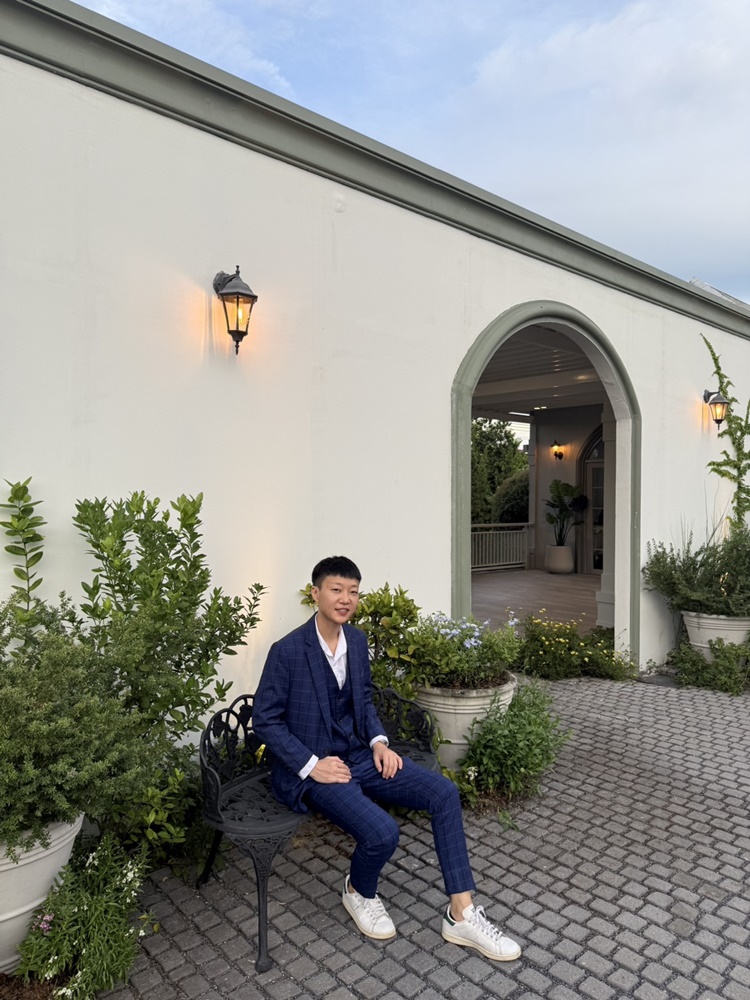 พร้อมเช่า ชุดสูทชาย สีน้ำเงิน ลายตาราง ทรงเข้ารูป สไตล์เกาหลี พร้อมเสื้อกั๊ก