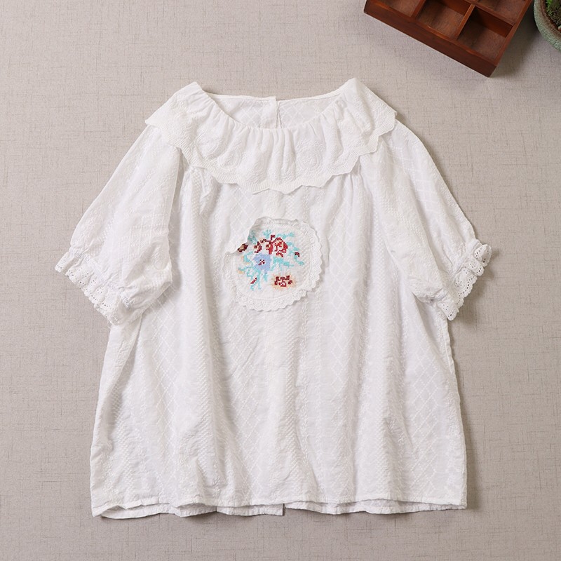 เสื้อผ้าลูกไม้แต่งคอระบาย