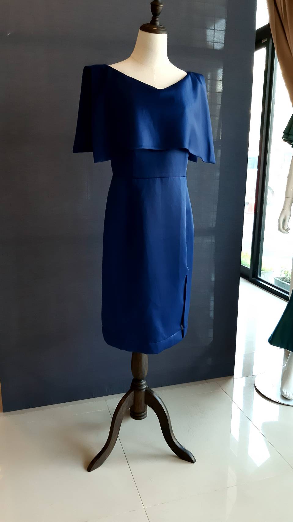 พร้อมเช่า ชุดราตรีสั้น สำหรับสาวอวบ ปาดไหล่ สีน้ำเงิน ผ้าซาติน