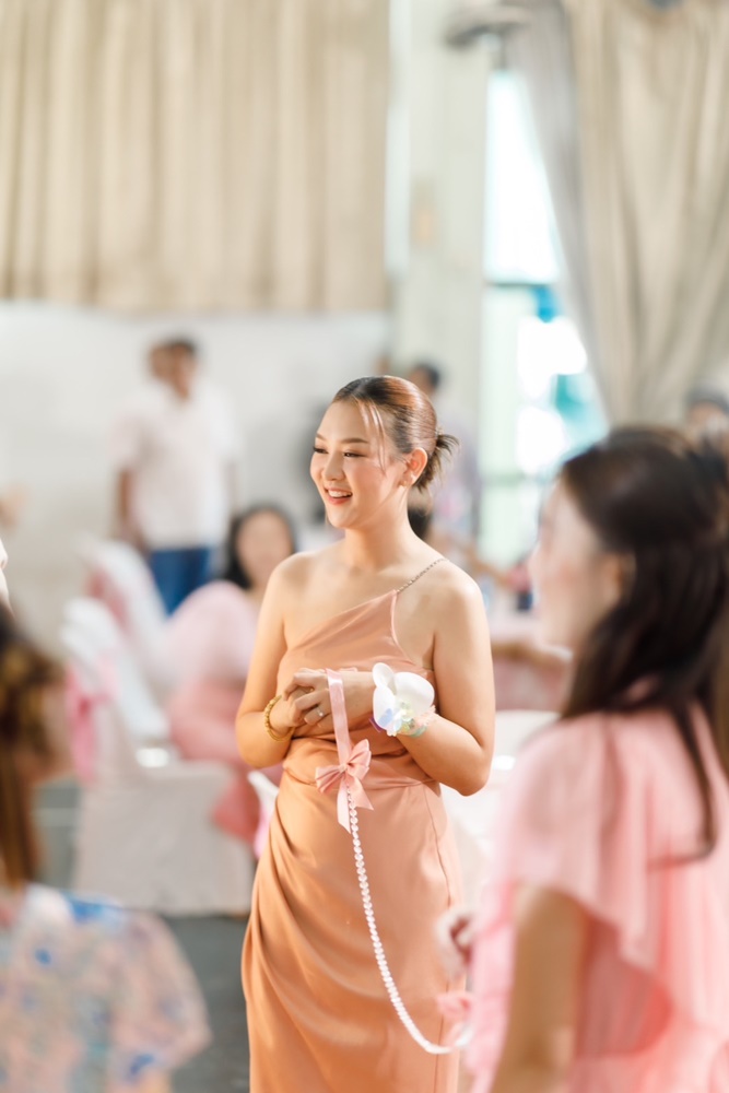 พร้อมเช่า ชุดเดรส ชุดออกงาน ราตรียาว ไหล่เดี่ยว ผ้าซาร่าเงาใส่แล้วผอม สีโรสโกล์ด