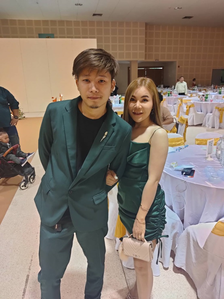 พร้อมเช่า ชุดสูทชาย สีเขียวเข้ม ทรงเข้ารูป สไตล์เกาหลี ไม่มีเสื้อกั๊ก