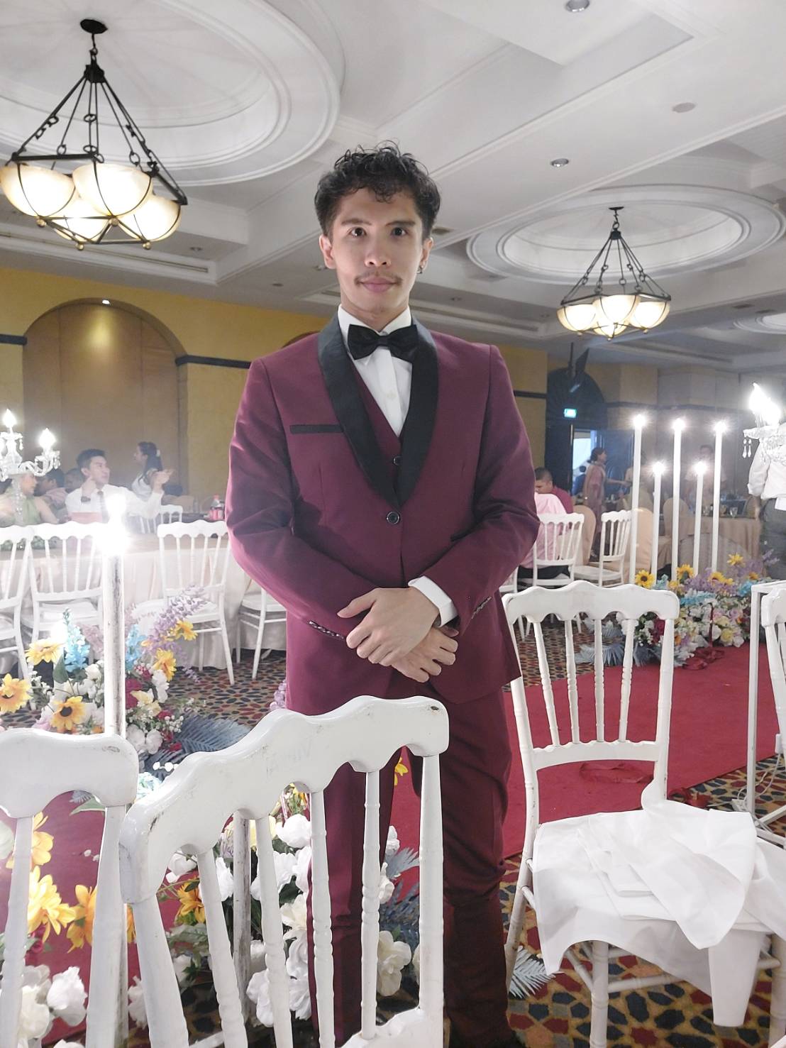 พร้อมเช่า ชุดสูททักซิโด้ สีเบอร์กันดี ปกกล้วย Tuxedo Suit with Shawl Collars (พร้อมเสื้อกั๊ก)