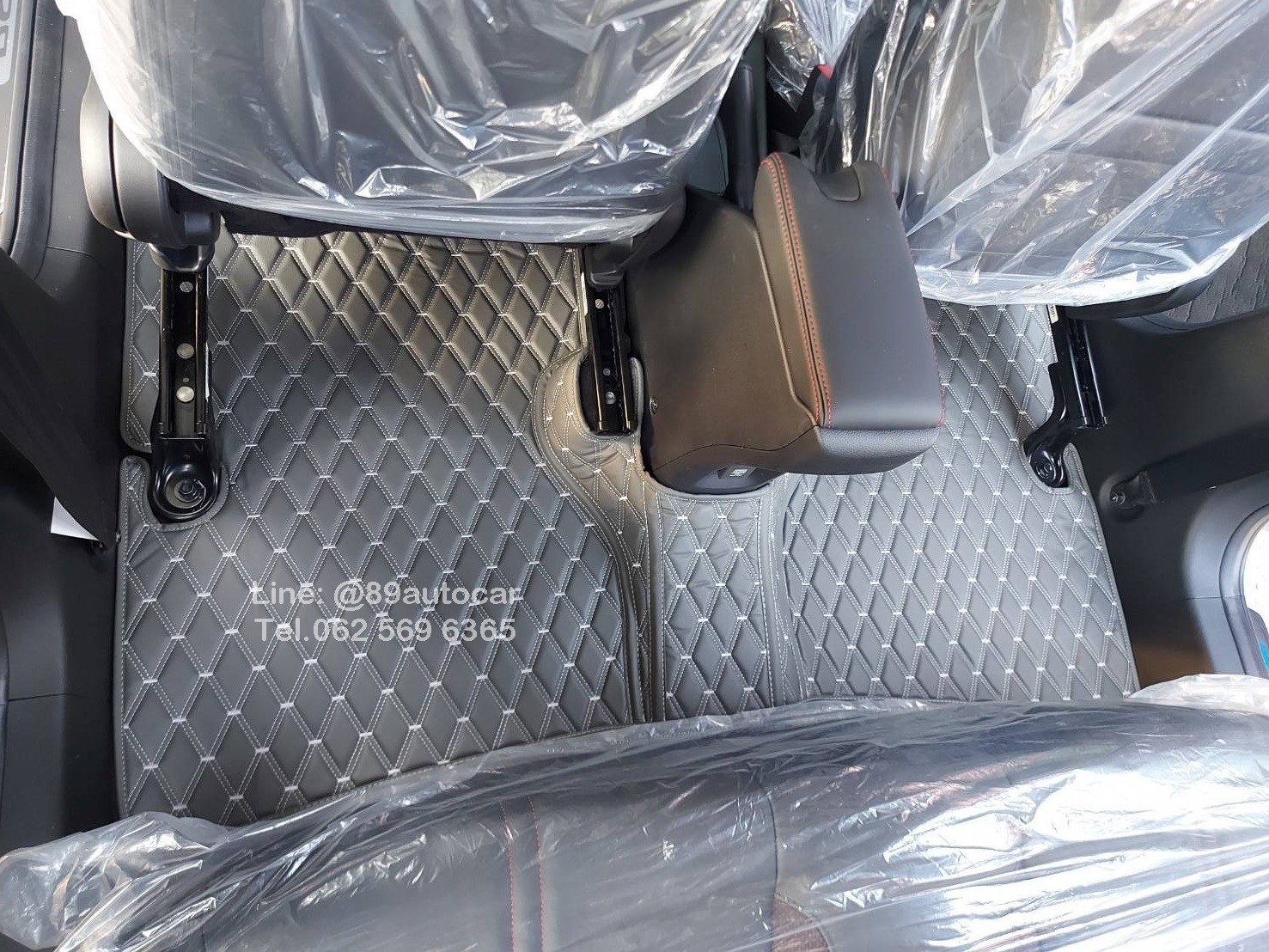 พรมปูพื้นรถยนต์ Honda WR-V 2023 ปูพรมVVIP สีเทาด้ายเทา เต็มคัน