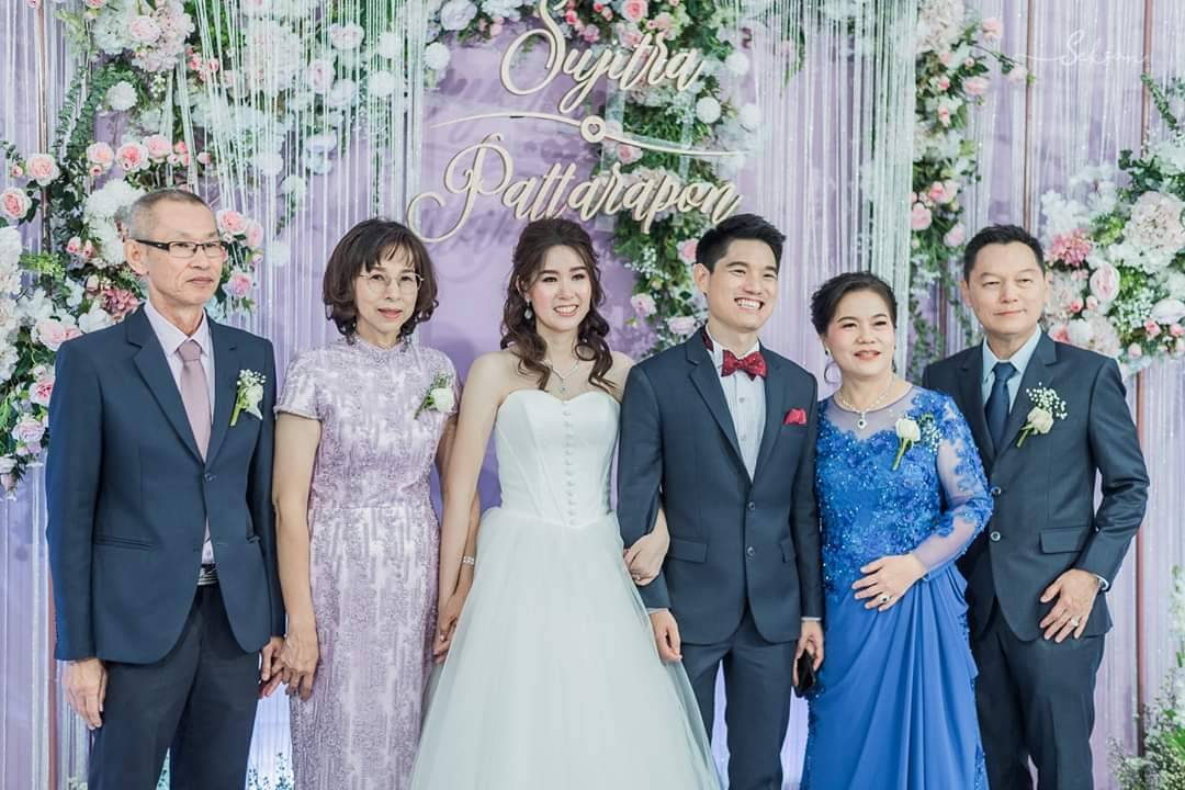 พร้อมเช่า ชุดไทยคุณแม่ เดรสลูกไม้ เดรสยาว เรียบหรู สีกะปิ