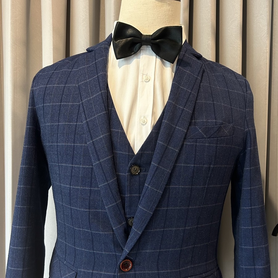 พร้อมเช่า ชุดสูทชาย สีน้ำเงิน ลายตาราง ทรงเข้ารูป สไตล์เกาหลี พร้อมเสื้อกั๊ก