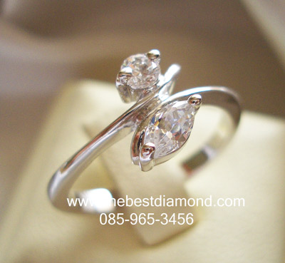 BR067RD+++แหวนดีไซน์สวยเก๋ เพชร 2 แบบ เพชรเม็ดกลมและมาคี วางอย่างลงตัว