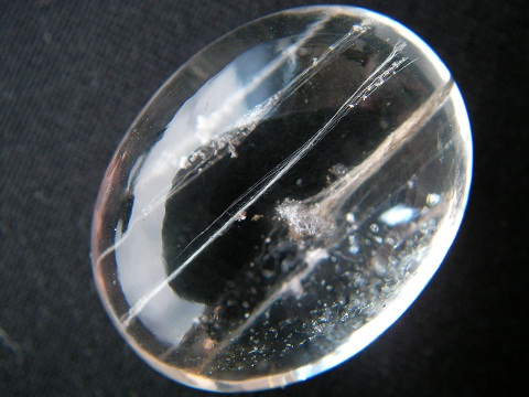 QU0019 QUARTZแก้วขนเหล็กสลักเสี้ยนลอยทั่วเม็ดเสริมเม็ดพระธาตุลอย กลางเม็ดแก้วด้วยเสน่ห์แห่งพระธาตุขนาดเม็ดแก้ว 20.22x26.19x14.00 mm.นน.52.53ct.ขายแล้ว