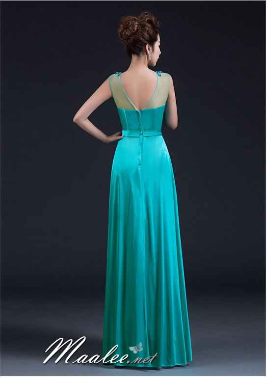 พร้อมเช่า ชุดราตรียาว แขนกุด สีเขียวน้ำทะเล เนื้อผ้ามันใส่สบาย แต่งมุกปักเลื่อมสวยหรูทั้งอกและเอว