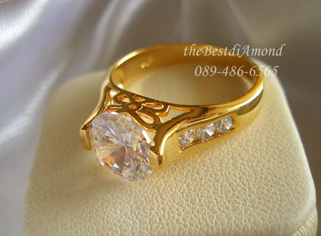 แหวนเพชรเม็ดเดี่ยวประมาณ 1 กะรัตกว่าๆ แบบแหวนชู สวยหรู มีดีไซน์ค่ะ ชุบทองแท้ 24 K หนา 5ไมครอน BR913