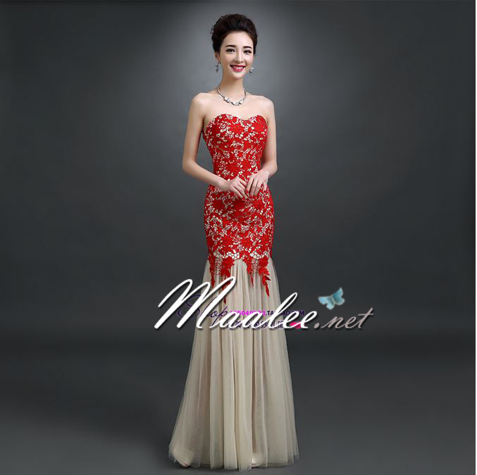 พร้อมเช่า ชุดราตรียาว สีแดง แบบเกาะอก ลายลูกไม้ ทรงหางปลาแต่งผ้าตาข่าย (เชือกผูกหลัง)