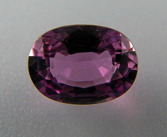 พัดพารัดชา ซัฟฟาย(Padparadscha Violet Sapphire)พลอยดิบ Unheated ธรรมชาติ100% ความสะอาด IF-VVS ขนาด 5.2x7.1.x3.4 mm. น้ำหนัก 1.15 ct. ราคาโทรถาม