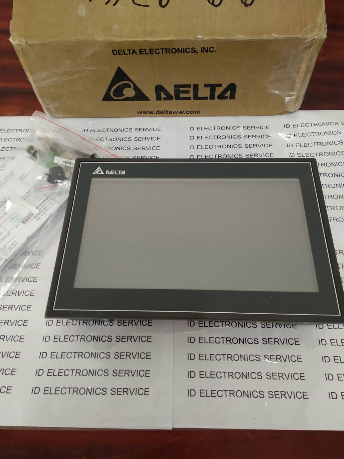 DOP-110WS LCD TOUCH SCREEN " DELTA "
