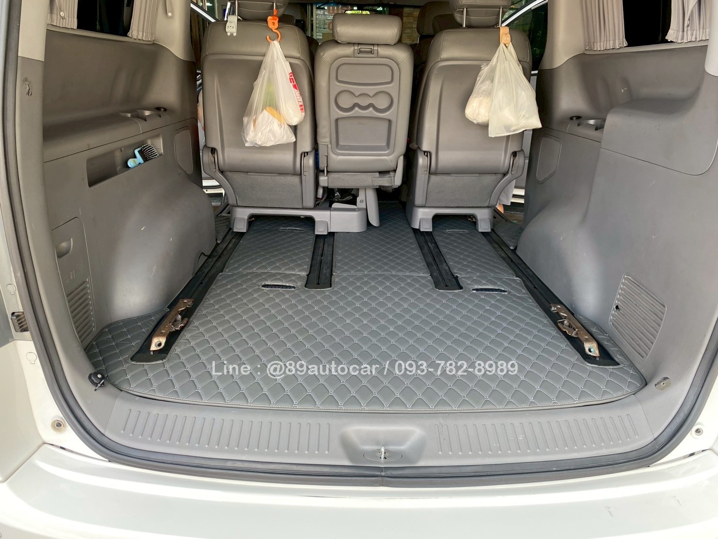 พรมรถตู้ Hyundai H1 Limited 2017 พรม6D สีเทาด้ายเทา เต็มคัน