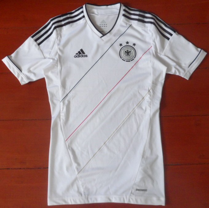 เสื้อฟุตบอล ทีมชาติเยอรมนี Player Version (TechFit) ชุดเหย้า ชุดลุยศึกยูโร 2012 ใหม่ L-Size / GERMANY Football Shirt Player Version (TechFit) Home Kit EURO 2012 Jersey NEW L-Size