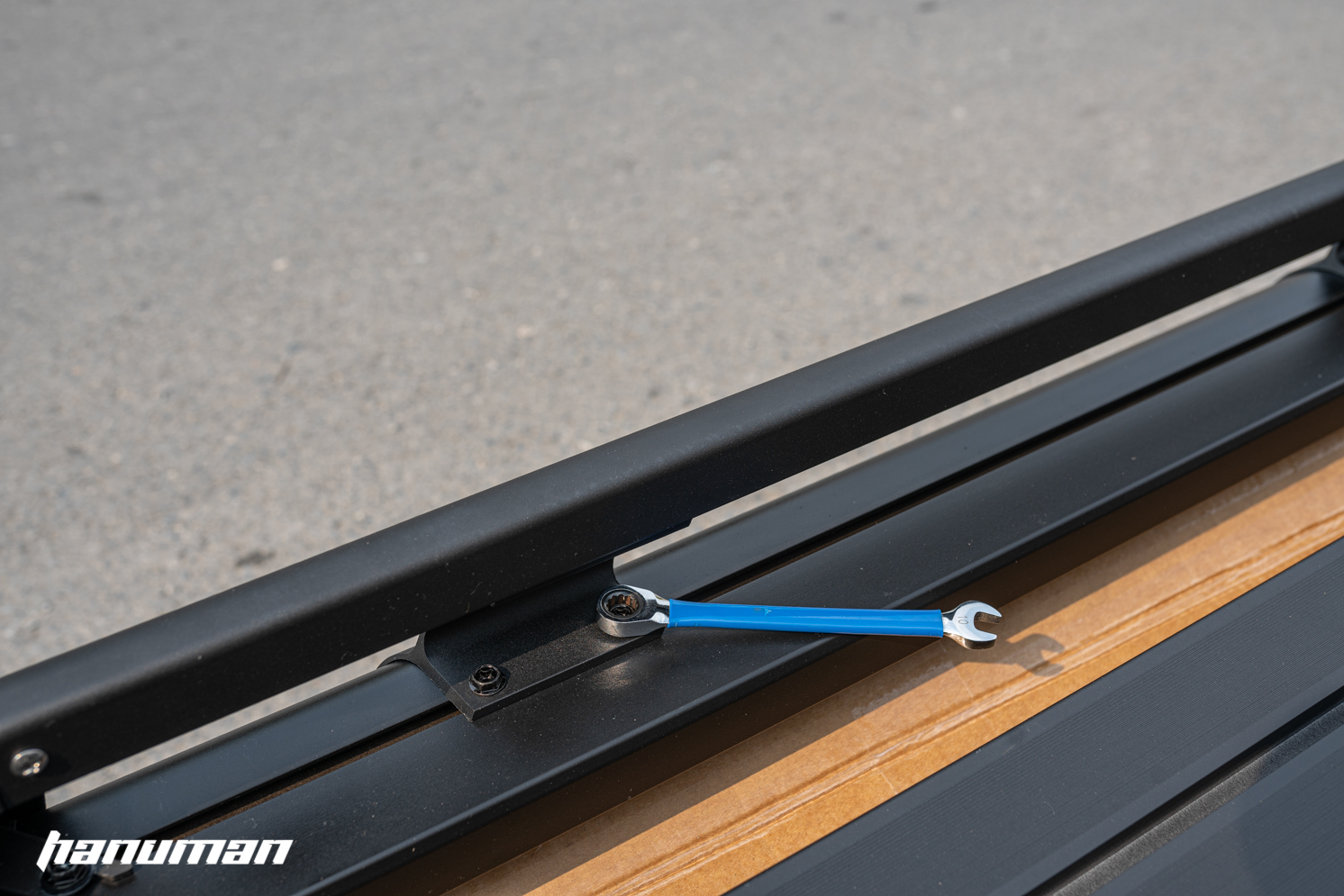 แร็คหลังคา 𝗛𝗔𝗡𝗨𝗠𝗔𝗡 𝗥𝗢𝗢𝗙 𝗧𝗥𝗔𝗬 (𝗕𝗔𝗦𝗞𝗘𝗧) วัสดุอลูมิเนียม มีไซส์ S, M, L ที่เก็บกระเป๋าเดิน