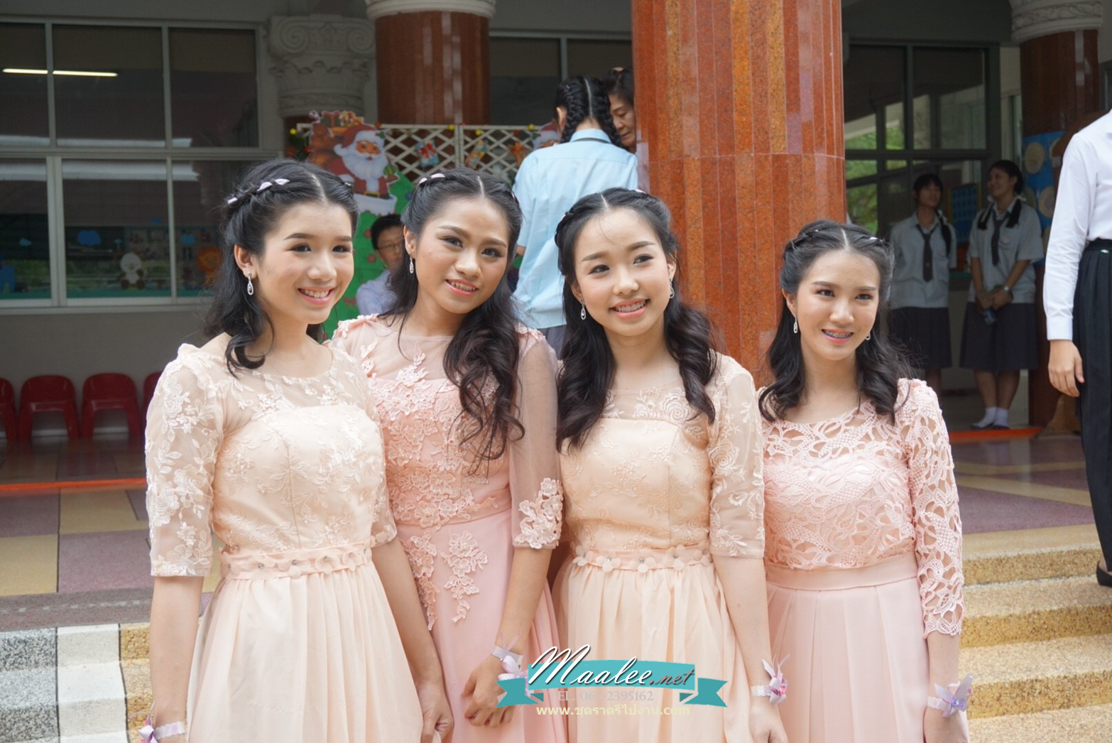 พร้อมส่ง ชุดราตรียาว สีขาว แขนยาว แบบเรียบหรู แต่งลูกไม้เซาะดอก ปักลูกปัดมุก