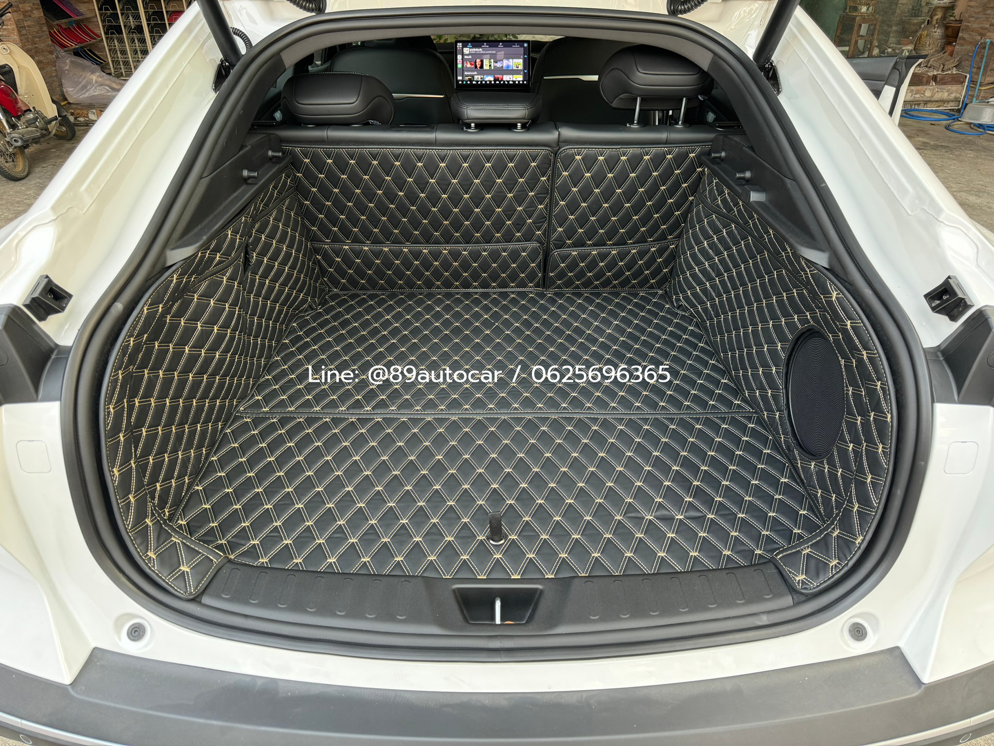 พรมรถยนต์ Deepal L07 ปูพรม7D สีดำด้ายทอง เสริมไวนิลดักฝุ่นสีเทา เต็มคัน