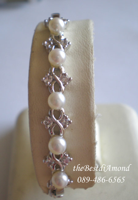 BB022RD+++กำไลBeautiful Pearl++กำไลไข่มุก สุดหรู ดูดีมีสไตน์ ประดับด้วยมุกแท้ และเพชรCZ ดูผู้ดี ไฮโซมาก เหมือนจริงสุดๆ เหมือนออกจากร้านจิวเวลลี่เลยค่ะ