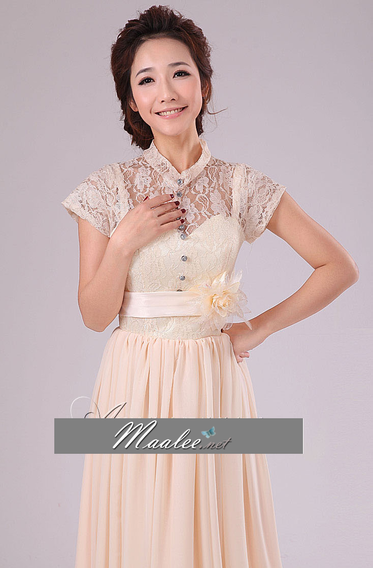 พร้อมเช่า ชุดราตรียาว ลูกไม้หวาน แขนสั้น แต่งเอวดอกไม้ กระโปรงผ้าชีฟอง สีครีม
