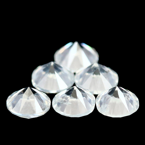 เพทายขาวเจียรเหลี่ยมเพชร 2.05 กะรัต 8 ชิ้น 3.7 มิล