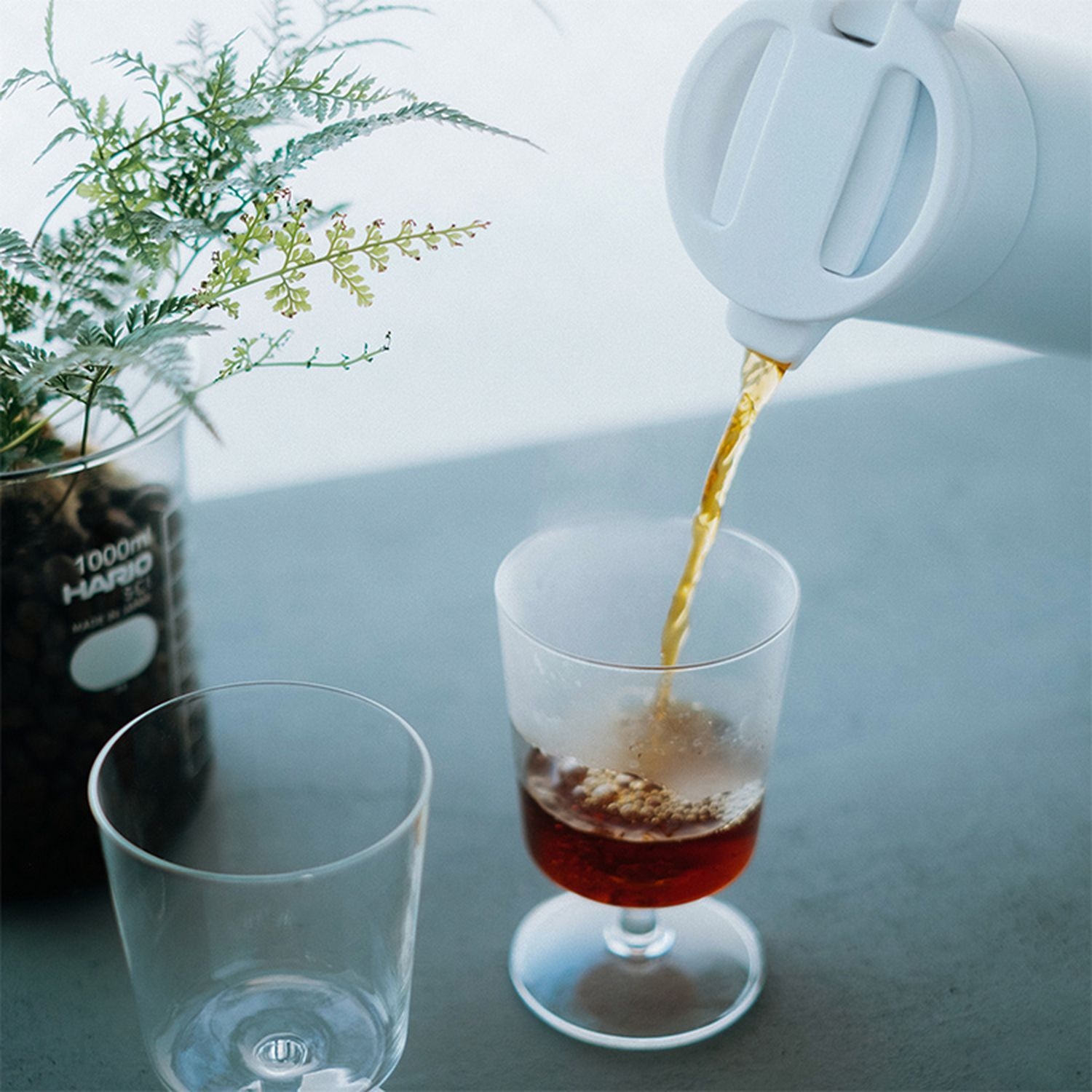 Hario Thermal Server with Ceramic Coating เหยือกน้ำเก็บความร้อนคุณภาพสูง สีขาว 600 ml