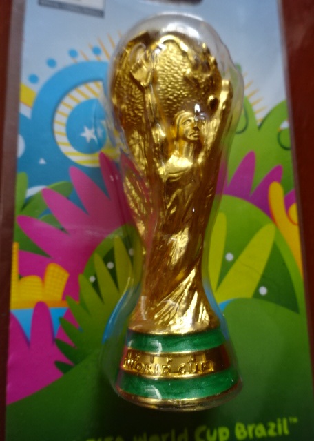 โมเดลถ้วยรางวัลฟุตบอล การแข่งขันฟุตบอลโลก - FIFA WORLD CUP 3D TROPHY, บราซิล 2014 ใหม่ / WORLD CUP International Football Tournament Football Trophy Model - FIFA WORLD CUP 3D TROPHY, BRAZIL 2014 NEW