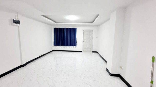 ขายทาวน์เฮ้าส์หมู่บ้านกรุงทอง 2 ชั้น 2 ห้องนอน 1 ห้องน้ำ รีโรเวทใหม่ พร้อมเข้าอยู่ ฟรีโอน