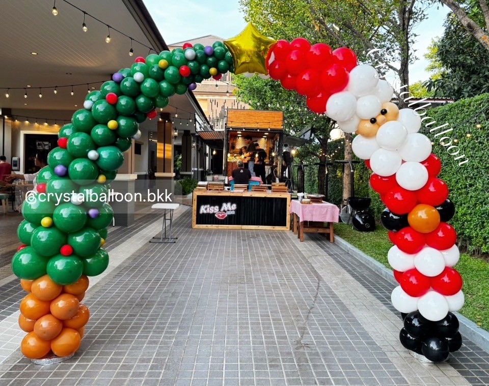 Organic Backdrop ซุ้มโค้ง เปิดงาน ขนาด กว้าง 3 เมตร สูง 2.5 เมตร Theme Chrismas พร้อมตกแต่ง สามารถเปลี่ยนสีลูกโป่งได้