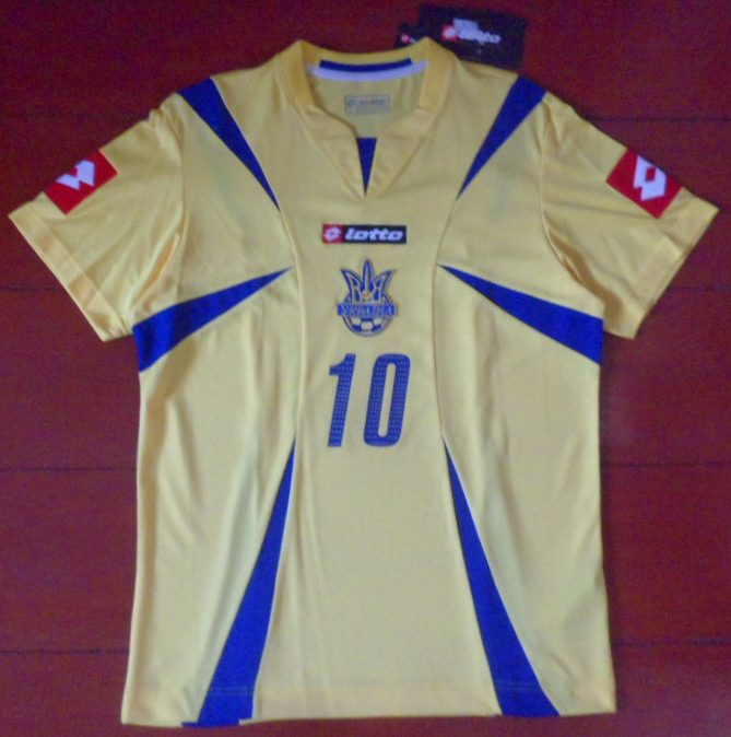 เสื้อฟุตบอล #10 โวโรนิน ทีมชาติยูเครน ชุดเหย้า ชุดลุยศึกฟุตบอลโลก 2006 ใหม่ M-Size / #10 VORONIN UKRAINE Football Shirt Home Kit World Cup 2006 Jersey NEW M-Size