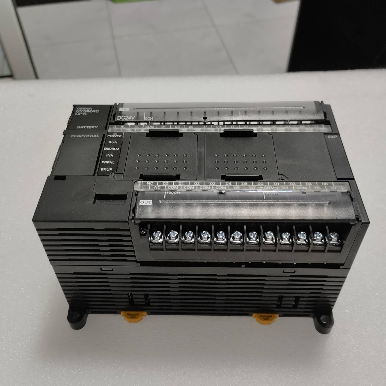 CP1L-M40DR-D PLC " OMRON "