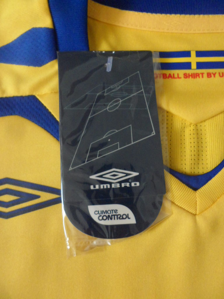 เสื้อฟุตบอล ทีมชาติสวีเดน ชุดเหย้า ชุดลุยศึกยูโร 2008 ใหม่ M-Size / SWEDEN Football Shirt Home Kit EURO 2008 Jersey NEW M-Size