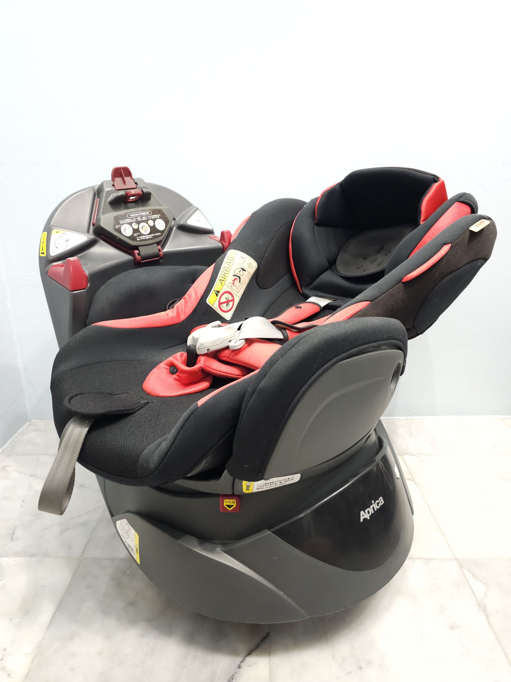 Aprica Fladea Car Seat 360° หมุนได้ สีดำ-แดง [มือสองสภาพดี]