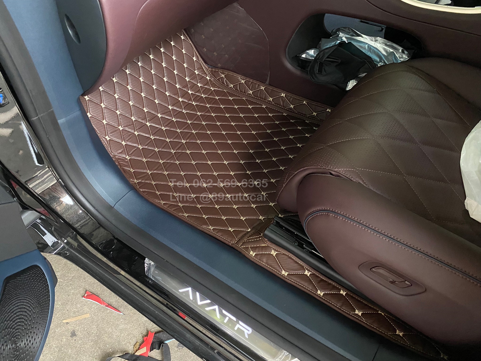 พรมรถยนต์ Avatr11 ปูพรม6D สีกาแฟด้ายทอง เต็มคัน