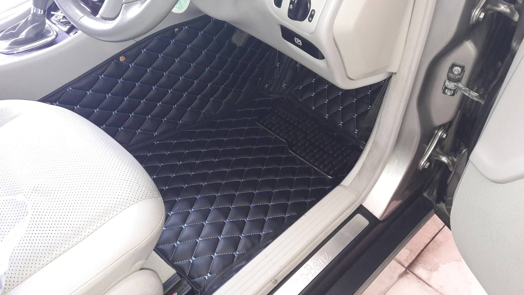 พรม6d Benz C180 C220 W203 (ตาถั่ว) เข้ารูปรถ