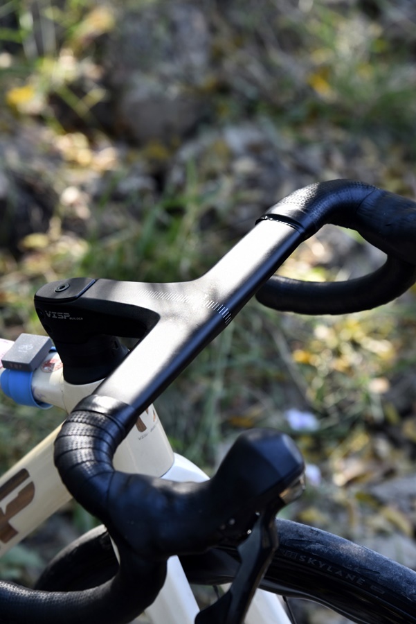 แฮนด์เสือหมอบคาร์บอน อินทิเกรตรุ่น FURRY จากแบรนด์ VISP BUILDER Road Bike Handlebar Integrated มีช่องสำหรับรองรับระบบ Di2 NEW2024